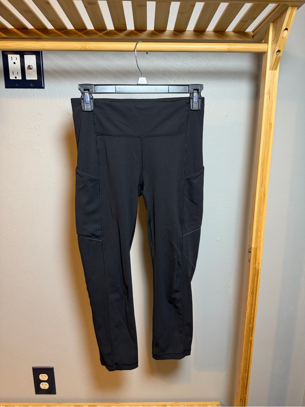 Lululemon Athletica Black Leggings with Side Pockets Size 4